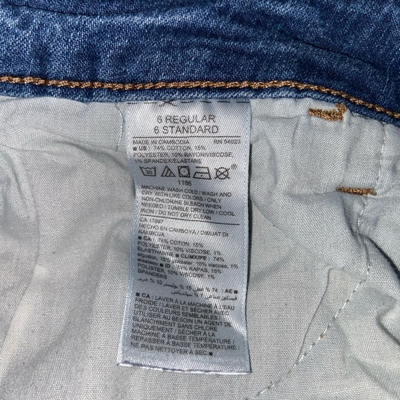 Old Navy Size 6 Midrise Super Skinny Jeans - Picture 2 of 3